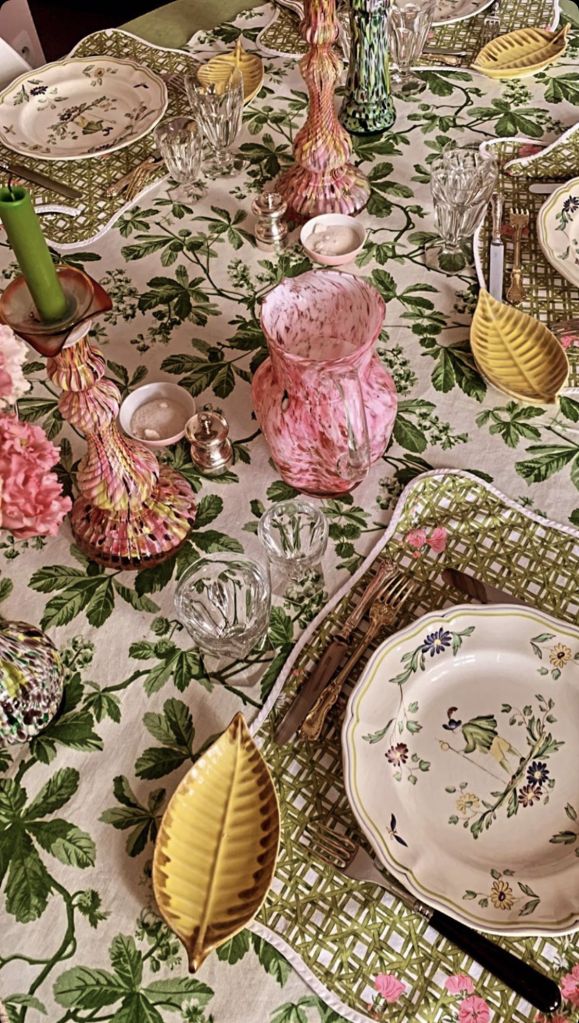How to Style a Stunning Tablescape for Any Occasion